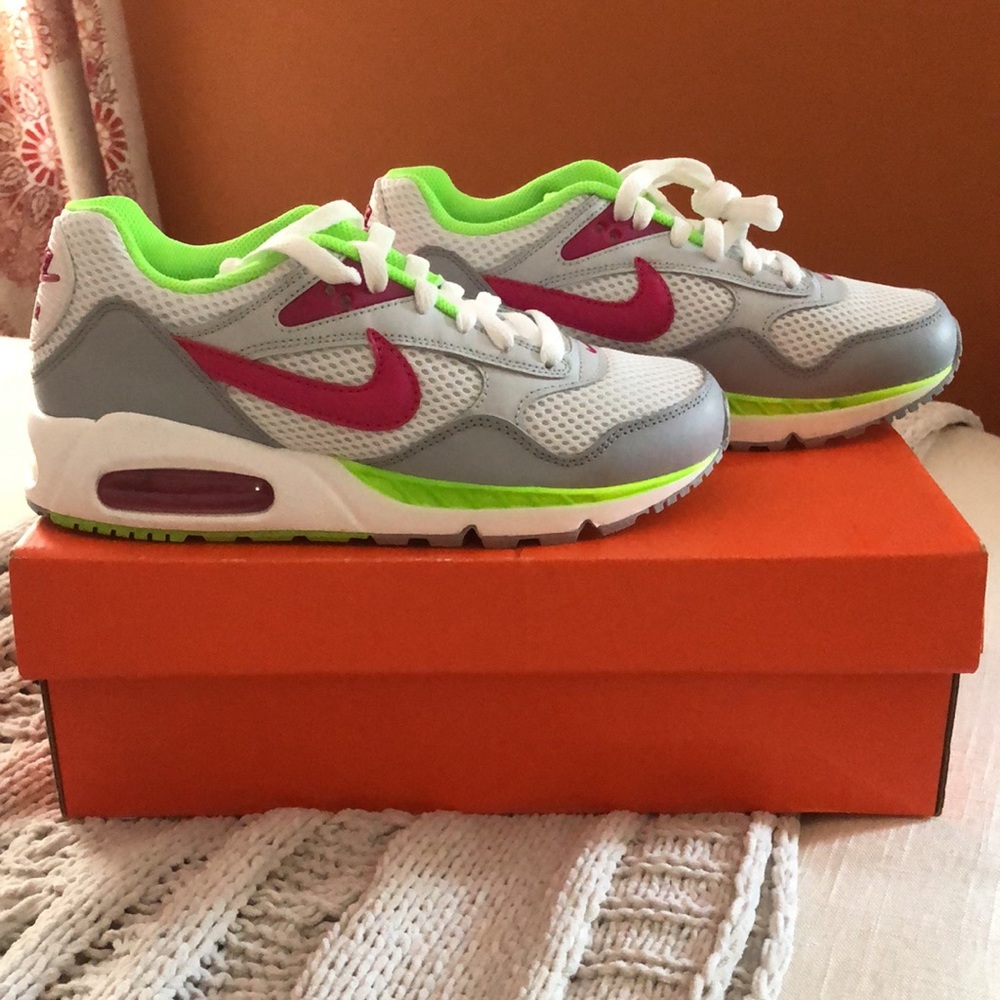 Women’s Nike Air Max Correlate Size 7 White/Fireberry Brand New in Box!